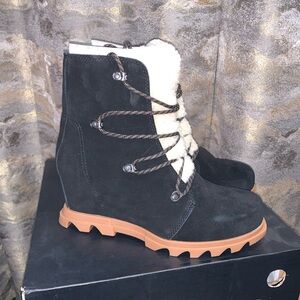 Sorel Women's Joan of Arctic Wedge III Lace Cozy boots Size 10